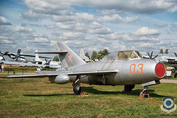 Mikoyan MiG-15UTI 03 Red