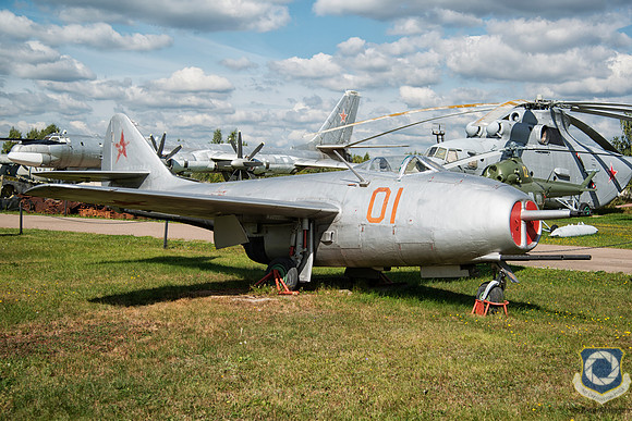 Mikoyan MiG-9 01 Red