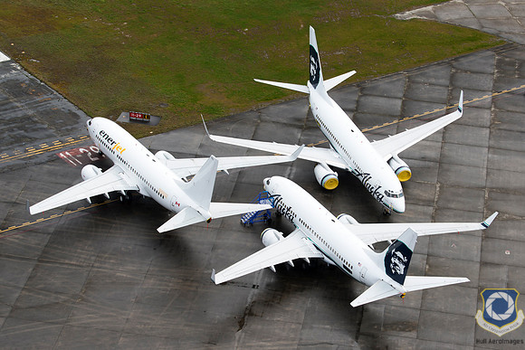 A gaagle of 737-700s